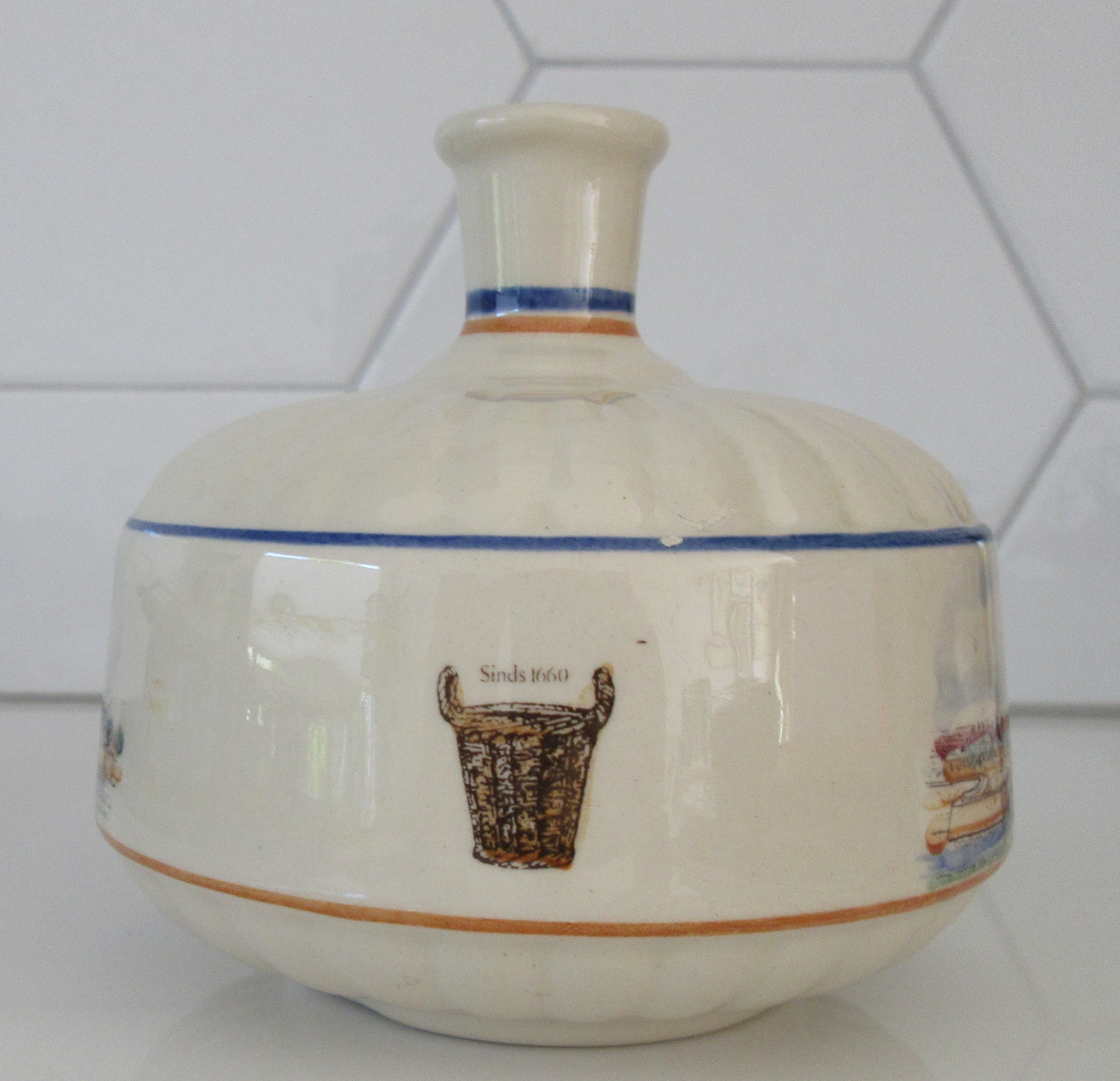 Plateelfabriek Schoonhoven N.V. - Delfts vaasje ter ere van de stad Haarlem in 1660 kopen? Bied vanaf 15!