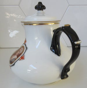 Niet of onleesbaar gesigneerd - Vieux Paris - Antieke 19e eeuwse porseleinen theepot - Directoire stijl kopen? Bied vanaf 1!