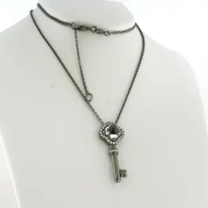 18k goud zwart gerodineerd collier en hanger met bergkristal en diamant kopen? Bied vanaf 710!