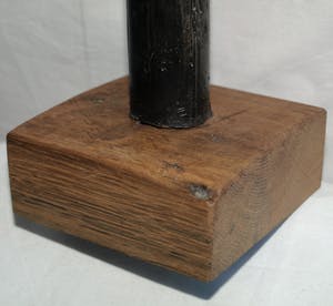 Niet of onleesbaar gesigneerd - Metalen beeld , “Gesmolten…!” – Op hardhouten voet kopen? Bied vanaf 1!