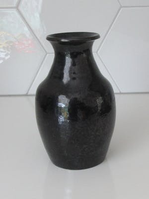 Elisabeth Klinkenberg - Antraciet potterie vaasje kopen? Bied vanaf 20!