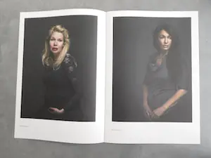 Rineke Dijkstra - en anderen - 20 Grote Fotografen - Uitgave Volkskrant 2011 - 45 x 33 x 11 cm kopen? Bied vanaf 50!