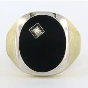 Acheter14k bicolour gouden ring bezet met onyx en single cut geslepen diamant? Enchérissez de 550!