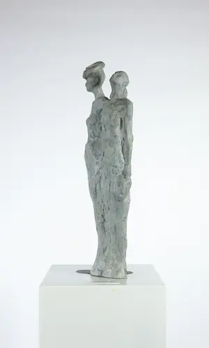 Henriette Hemels - Keramieken beeld, Maskers af (met sokkkel) kopen? Bied vanaf 150!