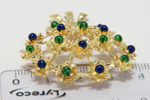 Acheter26 - 18 karaats geelgouden bloemenboeket broche? Enchérissez de 1490!