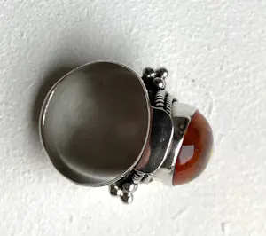Zilver - twee 925 ringen met barnsteen en tijgeroog - 18 en 19 mm kopen? Bied vanaf 85!