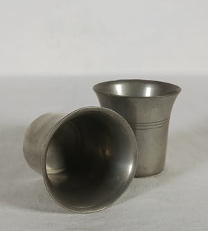 Meeuws en Zn. N.V. - Lot tinnen bekers en schalen kopen? Bied vanaf 1!