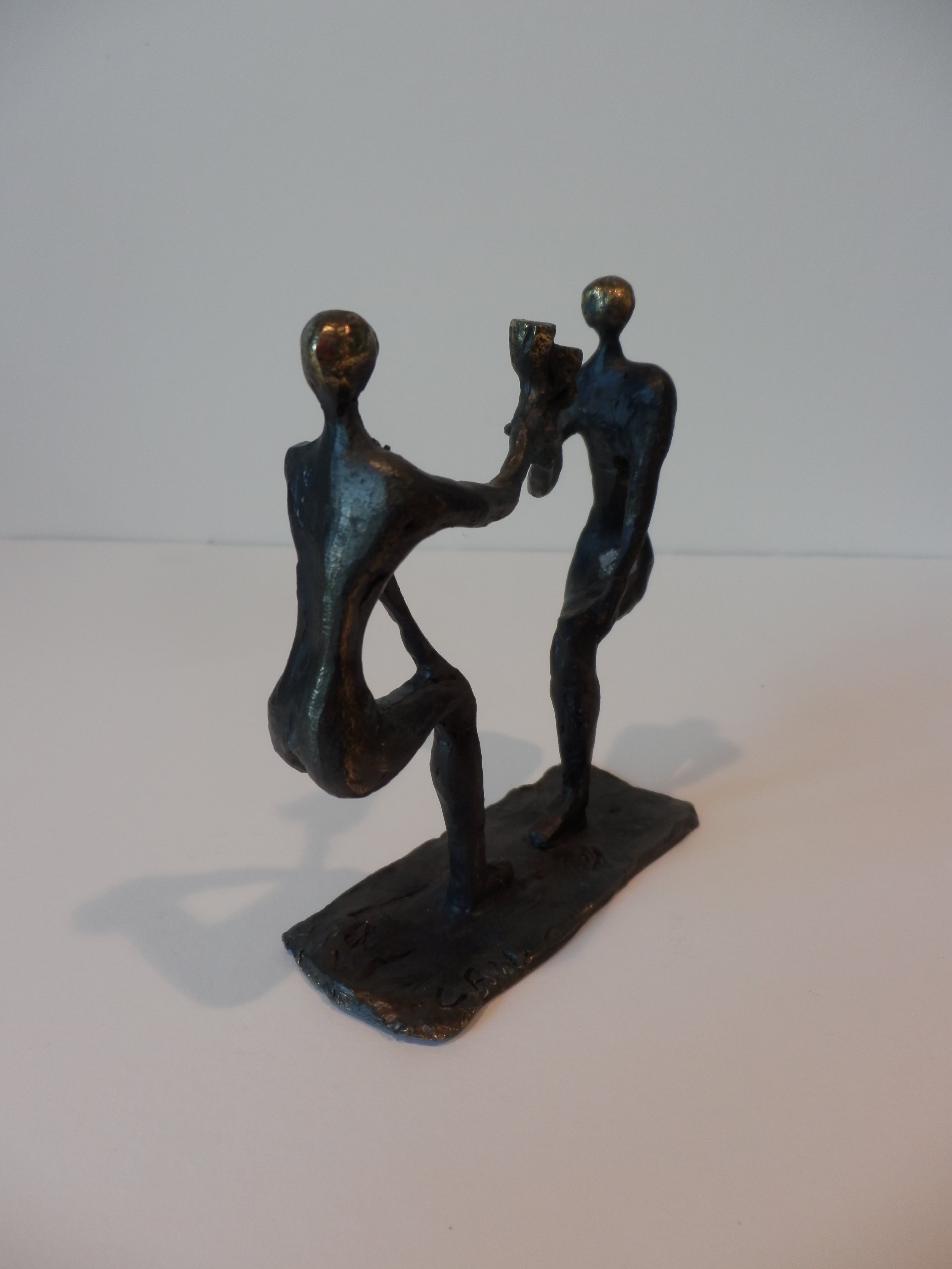 Niet of onleesbaar gesigneerd -  BRONZEN BEELDJE -- TWEE DRINKERS  kopen? Bied vanaf 1!