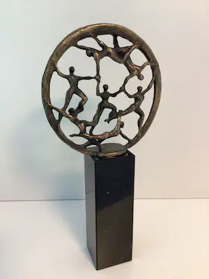 Corry Ammerlaan - Sculptuur “ Samenwerking door beweging “ kopen? Bied vanaf 1!