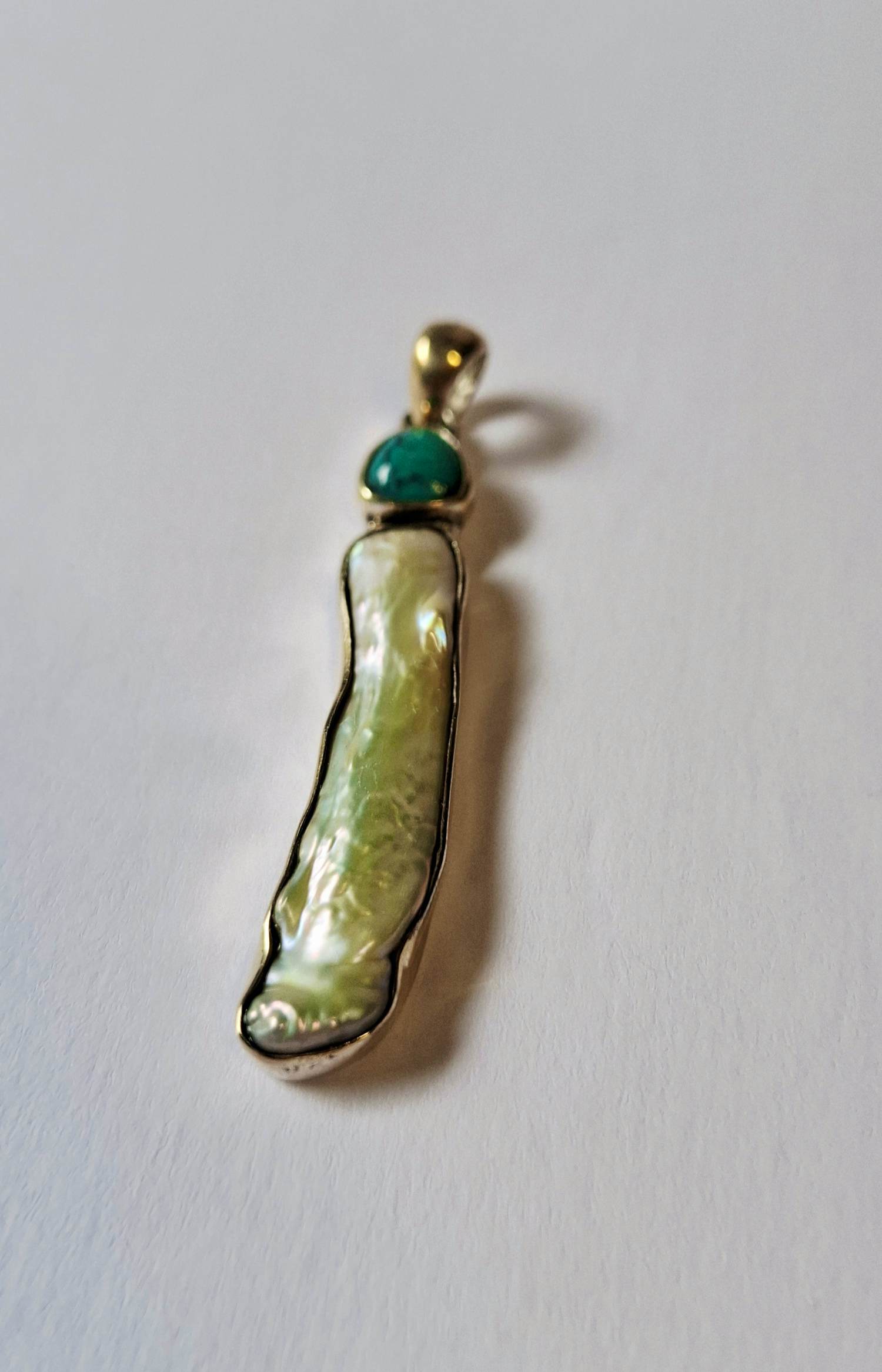 Nieuwe Zilveren hanger van echt parelmoer oester en turquoise edelsteen verkocht voor € 45!