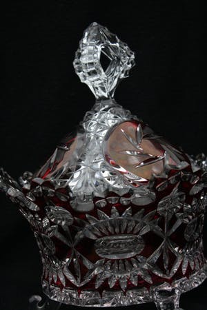 Niet of onleesbaar gesigneerd - Zwaar Kristalen Bonboniere. kopen? Bied vanaf 1!