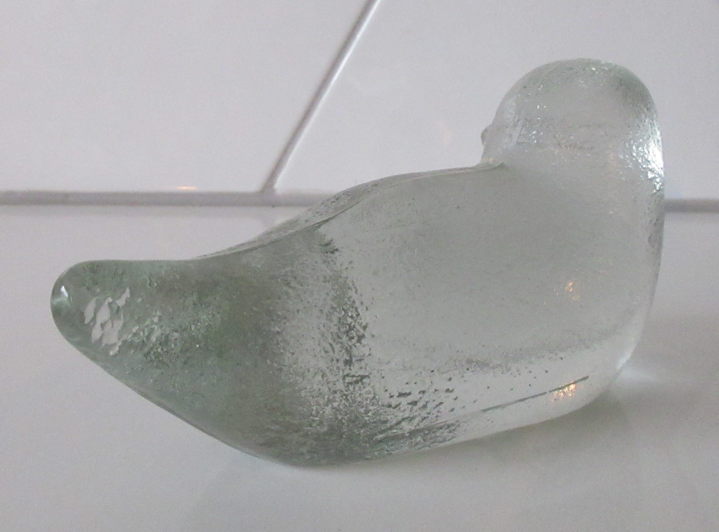 Niet of onleesbaar gesigneerd - Blanke blokglazen presse papier van een zeehond kopen? Bied vanaf 1!