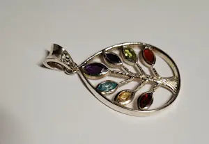 n nieuwstaat levensboom met  zilveren hanger, met 7 gefacetteerde edelstenen kopen? Bied vanaf 40!