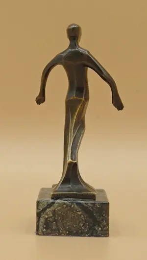 Cris Agterberg - vrouwenfiguur kopen? Bied vanaf 1500!