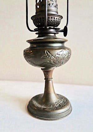 Curiosa - Collectie klein antiek (9): Engeltjeslampje, Olielamp, Kaarslontenknippers etc. kopen? Bied vanaf 1!