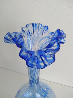 Niet of onleesbaar gesigneerd - Grote, zwierige vaas, blauw glas, handgemaakt kopen? Bied vanaf 1!