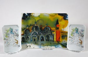 Royal Limoges - Naar Salvador Dalí, Porseleinen plaquette "Place Saint Marc a Venise" + 2 asbakjes kopen? Bied vanaf 50!