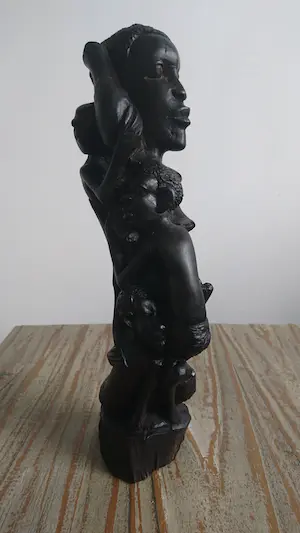 Niet of onleesbaar gesigneerd - Ebbenhouten Afrikaanse levensboom kopen? Bied vanaf 1!