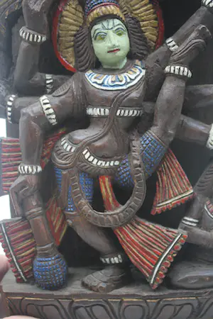 Niet of onleesbaar gesigneerd - Prachtige Oude Houten Relief Plaquette Zes Armige Shiva (19e eeuw) kopen? Bied vanaf 1!