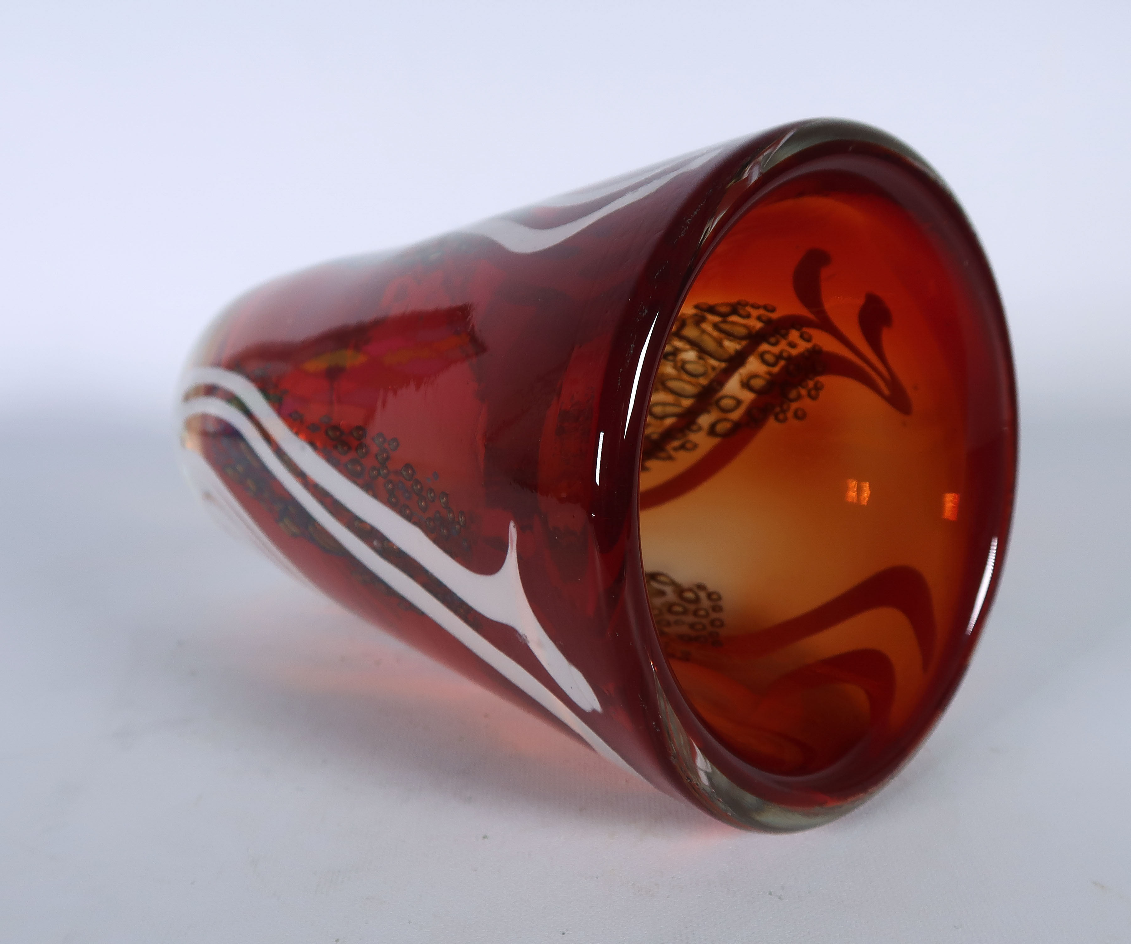 Niet of onleesbaar gesigneerd - Glas, Vaas met witte banen kopen? Bied vanaf 1!