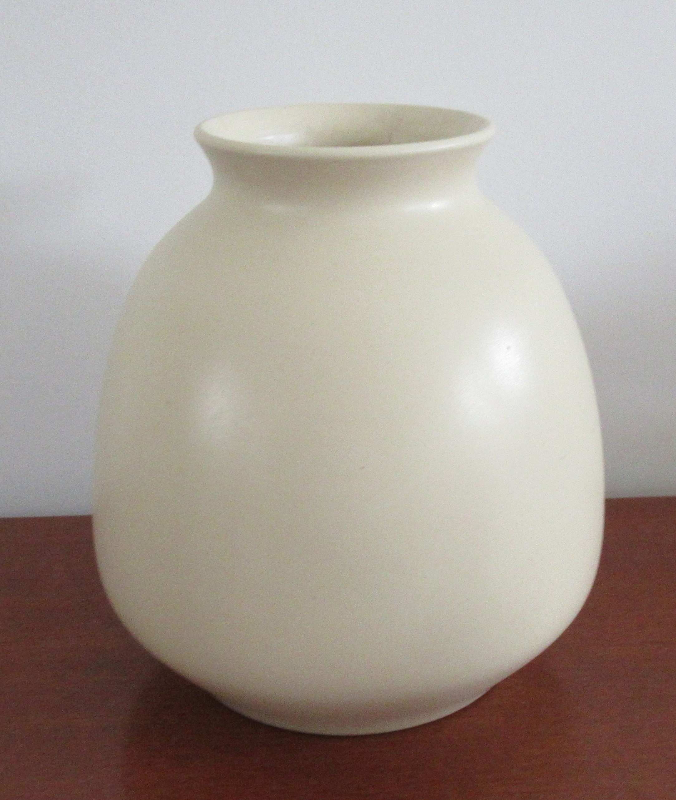 ADCO - Matte creme witte vaas model 1033 kopen? Bied vanaf 48!