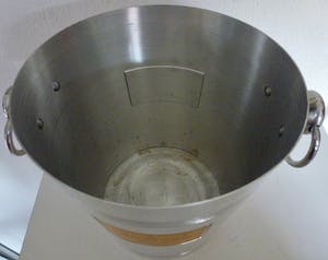 Niet of onleesbaar gesigneerd - Vintage champagne ijsemmer VCP “Veuve Clicquot Ponsardin” kopen? Bied vanaf 1!