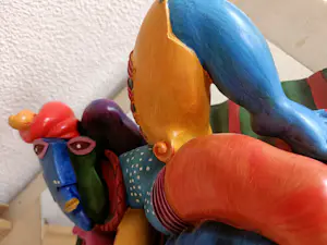 Clemens Briels - Kleurrijke sculptuur zeer fraai kopen? Bied vanaf 99!