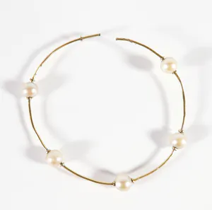 18 kt. geelgouden armband met vijf parels kopen? Bied vanaf 150!