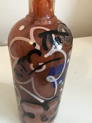 AcheterRomero Britto - Absolut Vodka Flasche handbemalt und signiert aus dem Jahr 2002? Enchérissez de 329!