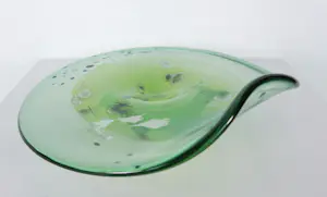 Willem Heesen - Glasobject, Groene schaal met patroon kopen? Bied vanaf 200!