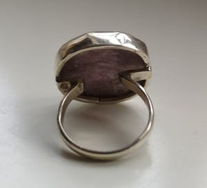 Niet of onleesbaar gesigneerd - hanger met ring met Flashy Lepidolite Mica kopen? Bied vanaf 10!