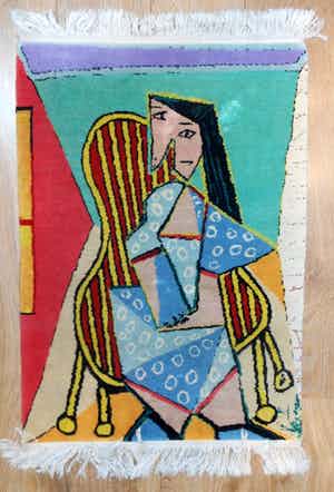 Niet of onleesbaar gesigneerd - Picasso vloerkleed vrouw op stoel verkocht voor € 10!