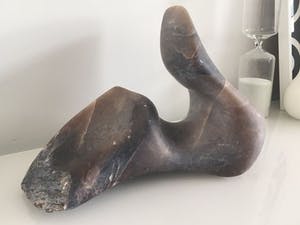 Niet of onleesbaar gesigneerd - Art deco Naturell stone Sculpture , kopen? Bied vanaf 1!