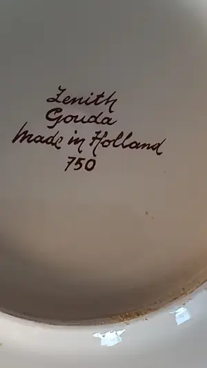 Plateelbakkerij Zenith - Wandbord villa Fatum Paramaribo 1947-1982 gesigneerd Eddy Waas kopen? Bied vanaf 25!