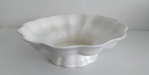 Porceleyne Fles - Prachtige "geplooide" , crème kleurige schaal in uitstekende conditie kopen? Bied vanaf 49!