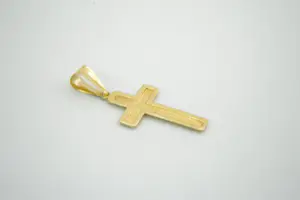 71 - Mooi bewerkte en zo goed als nieuwe 14 karaat geel gouden kruis hanger kopen? Bied vanaf 210!