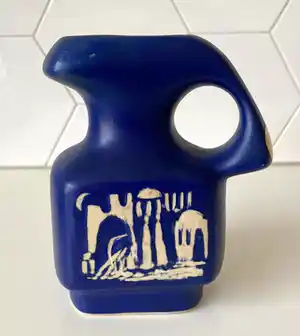 Niet of onleesbaar gesigneerd - Modernistische Israelische kunstaardewerken vaas of kan verkocht voor € 1!