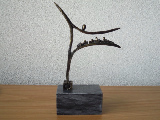Corry Ammerlaan - Prachtig bronzen beeldje van persoon die waakt over de stad. kopen? Bied vanaf 25!