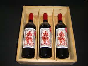 Anton Heyboer - kistje met 3 flessen wijn + catalogus t.g.v. expo 2004 Amstelveen verkocht voor € 50!