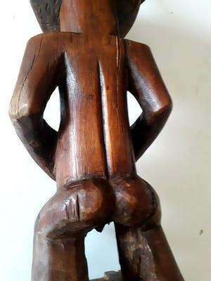Niet of onleesbaar gesigneerd - TABWA - Hout - Gehurkte vrouwenfiguur kopen? Bied vanaf 10!