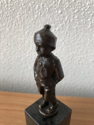 Niet of onleesbaar gesigneerd - jongetje met cigaret kopen? Bied vanaf 1!