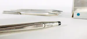 2 vulpotloodloden (Cross), 4 zilveren pennen (Dupont) + 1 verzilverde aansteker (Dupont) kopen? Bied vanaf 250!
