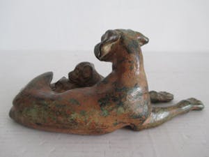 Pierre Chenet - Bronzen beeld van 3 liggende honden kopen? Bied vanaf 60!