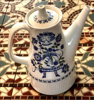 Curiosa - Turi design" Lotte" made in Norway. Handpainted koffiepot kopen? Bied vanaf 1!