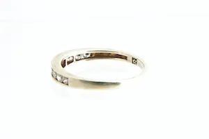 91 - Elegante 9 krt bwgg goud & diamanten (0.40ct) rij- ring kopen? Bied vanaf 170!