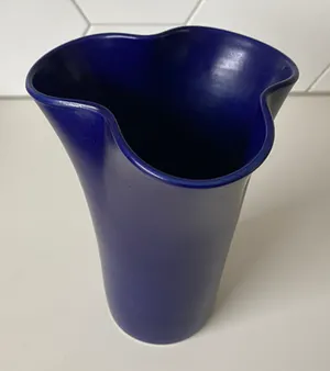 Niet of onleesbaar gesigneerd - Design blauw aardewerken ontwerp G. Eriksson voor Gabriel Keramik Zweden kopen? Bied vanaf 1!