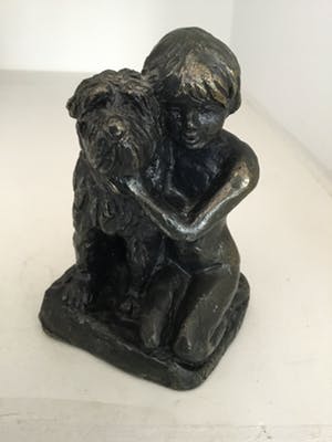 Astrid Veldhuyzen-Koppen - Sculptuur “ Meisje met hond “ kaufen? Bieten Sie von 60!