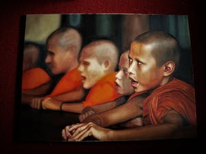 Niet of onleesbaar gesigneerd - Thailand - GROOT olieverf op doek " jonge boeddhistische Monniken" gesigneerd kopen? Bied vanaf 1!