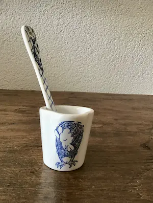 AcheterJacques Tange - En Jeroen Hermkens , set van 6 unieke kunst eierdopjes mét lepels, keramiek? Enchérissez de 50!