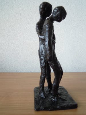 Brons (Onbekend) - Zwaar bronzen beeld van 2 personen. kopen? Bied vanaf 35!